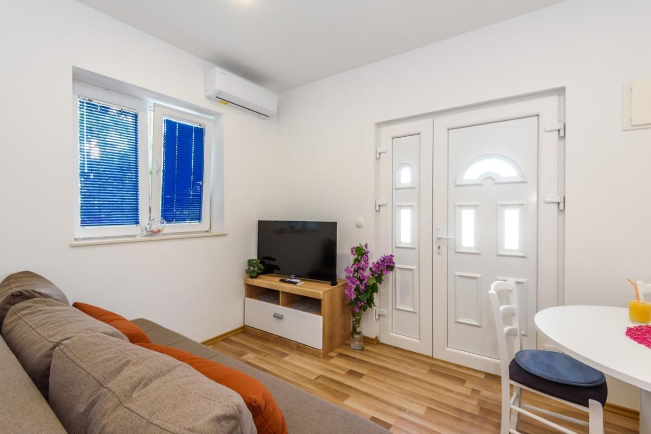 Apartment Dego Near Ploce, Riverfront, Parking Rogotin Exterior foto